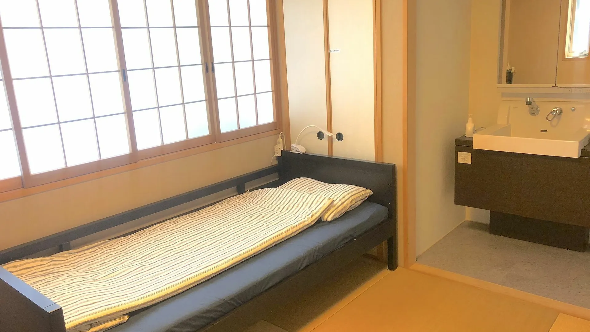 Guest house Tokyo Art House Hotel
